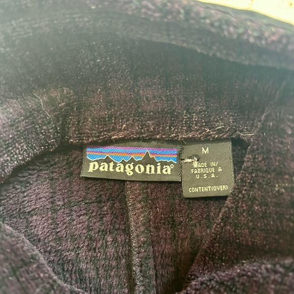 Great Patagonia zip up. Super unique! - Picture 2 of 3